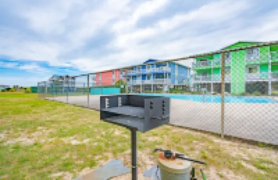 Beachski's Bungalow 2 Bedroom, 2 Bath with Pool and Tennis, Privat Beach Access!