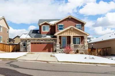 Cozy hideaway in Spruce: 4BR Retreat close to DIA Hotels near Walmart Supercenter