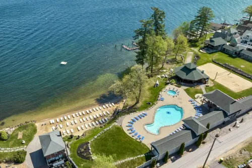🌟 Unique Houseboat Experience on Lake Winnipesaukee - Harborside 🚤🌊