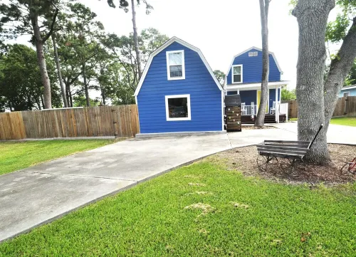 Charming 1-bedroom cottage in Dickinson,Tx with WiFi,
