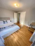 Newport’s garden house near beach . Convenient