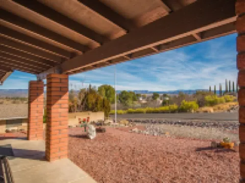 Mingus Mountain Vista: Views, Shopping, Relaxation. 20 Minutes to Sedona Hotels in Cottonwood-Verde Village