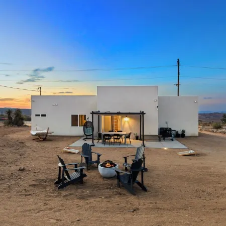 COZY JOSHUA TREE HOME- 9 min to the park! with Hot Tub