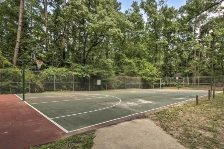 Book Now for Your Summer Getaways! Cozy Lake-Area Cottage/Family & Pet Friendly!