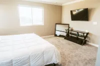Sanctuary in the Springs (Hot tub, games, & more