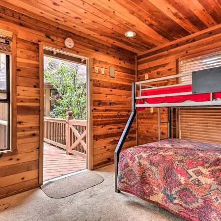 Luxury Cabin, Game Room, Firepit, Deck w/Mtn View, Trailer Parking & Family Time