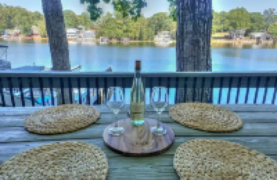 Red Sky Lake House - Tranquility at the lake!