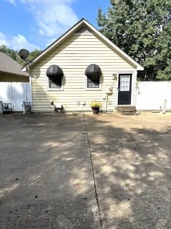 Waterfront Lake House with Boatslip at Pickwick Отели в г. Хардин