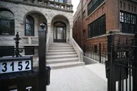 Large, Exquisitely Decorated in Heart of East Lakeview Near Wrigley & Lakefront - Apartments