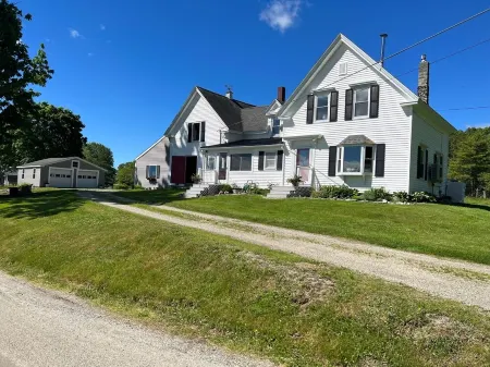 Waterfront House close to Acadia National Park