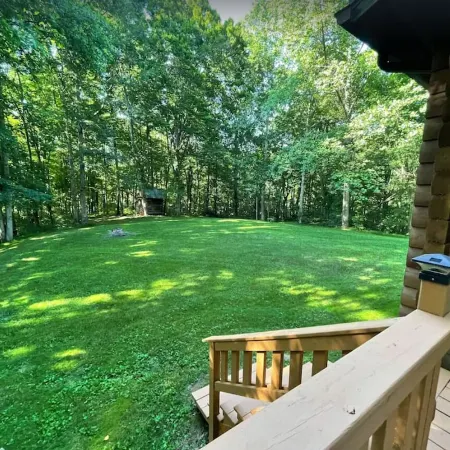 Cozy lakehouse retreat w/kayaks, high speed Wi-Fi, and pet friendly!