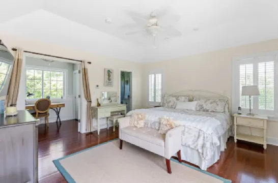 Southampton Village Renovated Sun-filled Charming Home, Heated Salt water Pool Hotels near Enramada Restaurant