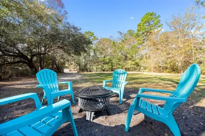 Affordable 3BR Duplex Near Kayaking, Downtown, & Beach Hotels near Butterbean Beach
