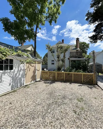 Beautifully renovated 2 Bedroom, 1st Floor apt -Greenport Village, Walk to town! Отели рядом с достопримечательностью «Peconic Cruise Line»