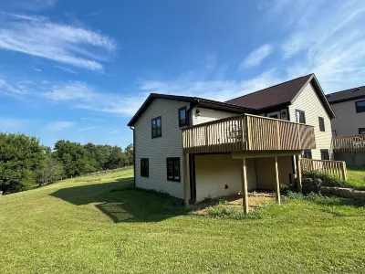 Lighted Hot Tub w/Beautiful Sunset & 4 BD/2.5 Baths and very close to town.