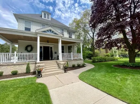 LUXE Manor with Modern, Elegant Vibes