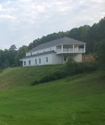 The GIG - Amazingly Unique Space Comfortably Sleep 12+ Only 10 Min from Oxford Hotels near Philadelphia Missionary Church