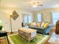 Queen Full Twin Bed/Sleeps 5/Furnished Private APT/In-Unit Washer Dryer/65" HDTV