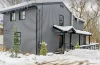New - Cozy Modern: Stunning Views,3 Mins Ski,BBQ,Fire Pit,Game Room,Walk to Town