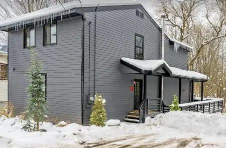 New - Cozy Modern: Stunning Views,3 Mins Ski,BBQ,Fire Pit,Game Room,Walk to Town Отели в г. Виндхам