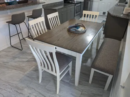 Waterfront Paradise w dock, large patio, lanai, pool, hot tub! Bring your boat!