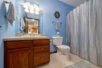 Ideal for couples with a central location steps from everything!