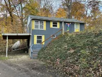 Country cottage, Baseline Lake . Come fish, kayak or enjoy a camp fire.