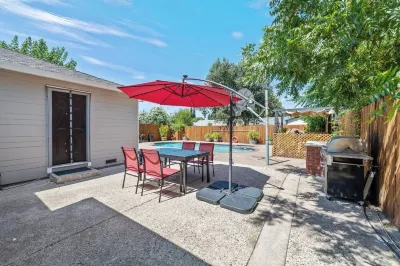 Crawford Poolhouse Near Many Conveniences