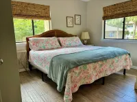 Updated 2Br/2BA, Short Walk to Beach & Heated/Chilled Pool