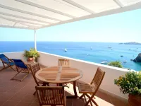 SPLENDID VILLA IMMERSED IN THE GREEN PEAK ON THE SEA Hotels in Ponza