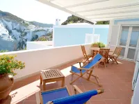 SPLENDID VILLA IMMERSED IN THE GREEN PEAK ON THE SEA Hotels in Ponza