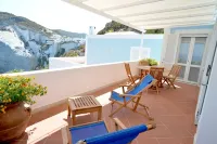 SPLENDID VILLA IMMERSED IN THE GREEN PEAK ON THE SEA