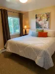 Gracie's Homer House; Home With A View Hotels near Safeway