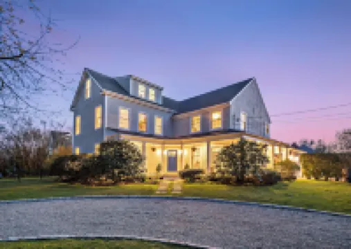 Luxury Newport Home on Upscale Indian Ave. Close to Downtown Newport & Beaches! Hotels in Portsmouth