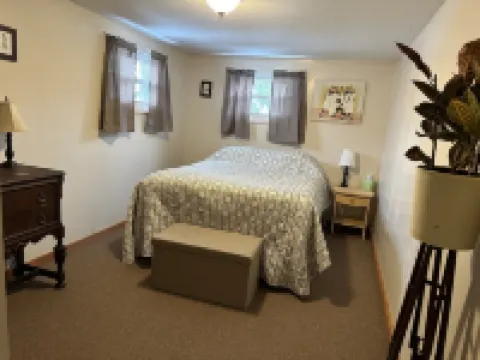 Spacious 2 bedroom apartment Hotels in Warren