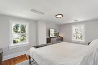 Farmhouse Writer's Retreat in Historic Shepherdstown