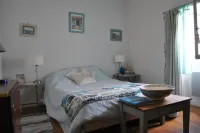 Old winery close to the sea and shops on île de ré Hotel di Sainte-Marie-de-Re