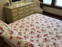 Location! Location! Location! 5 Bedroom Home 1 Block From Downtown Decorah โรงแรมในเดคอราห์