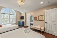 Beautiful, spacious getaway in Poconos Paradise with game room, hot tub & deck!