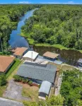 Sleeps 13, Theater, Waterfront, Close to Springs and Forest. Old Florida