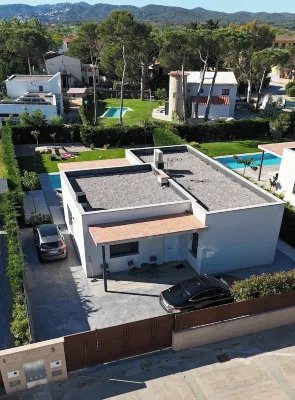 Villa with swimming pool 5 minutes walk from Mas Pinell beach! Hotels near Càmping Estartit