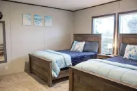 Spacious lake house with 3 bay car port with lights for bass boats! on Lake Fork