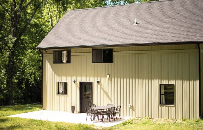 Updated Getaway in the hills of southern Indiana. Minutes from Starve Hollow SRA