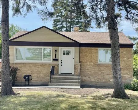 Freshly Remodeled Cozy Home Hotels in Des Plaines