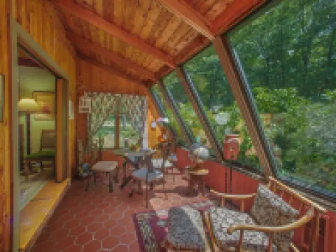 Amazing All-Season Private Lakefront Retreat! Hotels in Highland