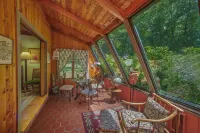 Amazing All-Season Private Lakefront Retreat! Hotels in Highland