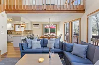 •Redwoods Chalet in the Poconos•