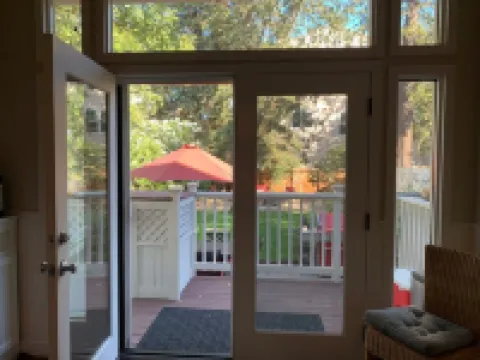 Historic Queen Anne Victorian in the Heart of Windsor Hotels in Windsor