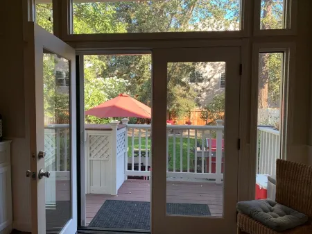 Historic Queen Anne Victorian in the Heart of Windsor Отели рядом с достопримечательностью «Парк Футхилл Риджинал»