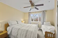 Two bedroom Condo With Mountain View And Fireplace - balcony